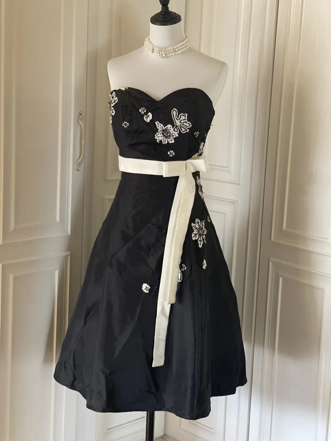 Black and White Elegant Stylish Exquisite Beaded Midi/Short Satin Homecoming Dresses Prom Dresses Evening Dresses Party Dresses Prom Dresses HZ1023