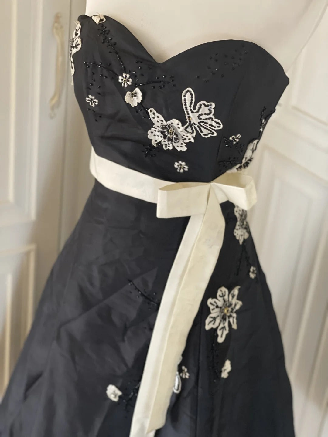 Black and White Elegant Stylish Exquisite Beaded Midi/Short Satin Homecoming Dresses Prom Dresses Evening Dresses Party Dresses Prom Dresses HZ1023
